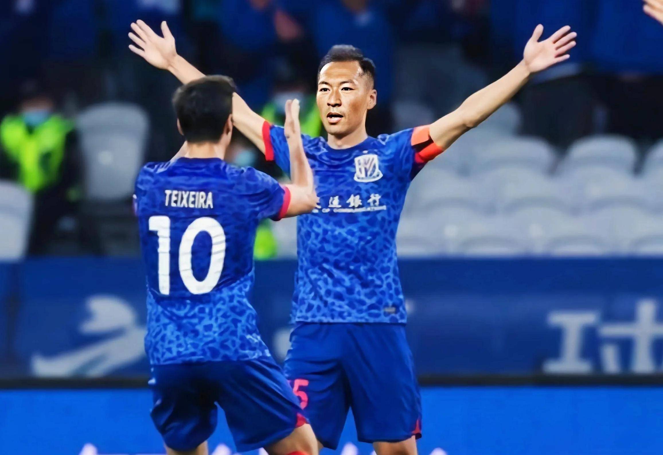 关于清晨中超传出新动向；AC米兰门线救险；管理层表态：管理层满意；高层口径保持一致的信息