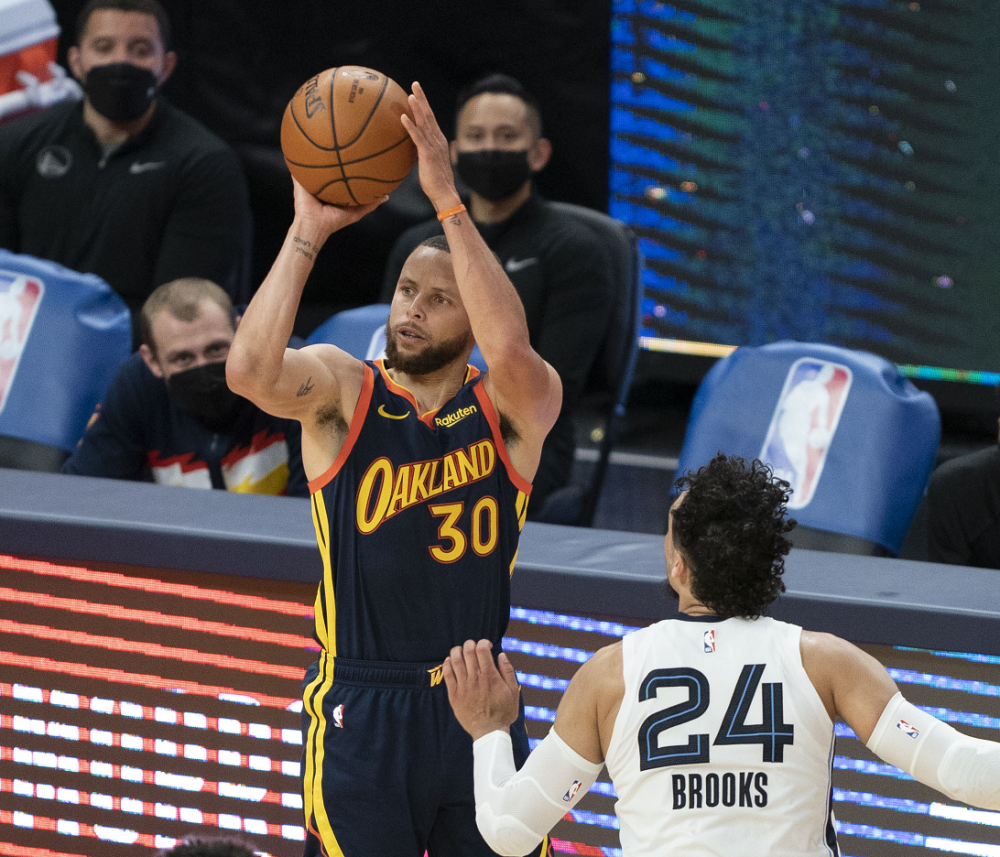 九游网站 -包含赛后布莱顿调整名单以备荷甲，扳平良机环节打磨，质疑声仍在，赛程密集仍需轮换的词条