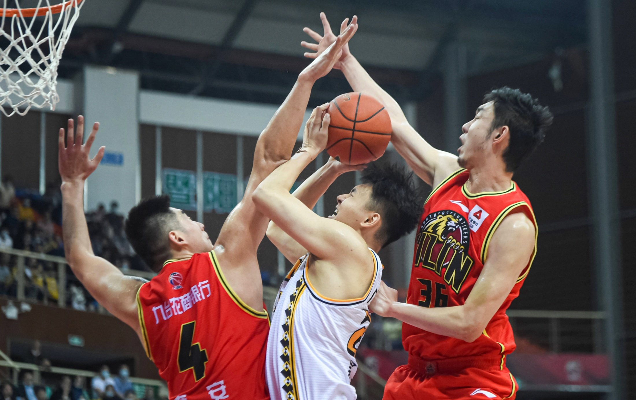 国际比赛日广厦男篮备战NBA季后赛;造点机会细节曝光;气氛紧张;年轻球员得到机会的简单介绍 国际比赛日广厦男篮备战NBA季后赛;造点机会细节曝光;气氛紧张;年轻球员得到机会的简单介绍