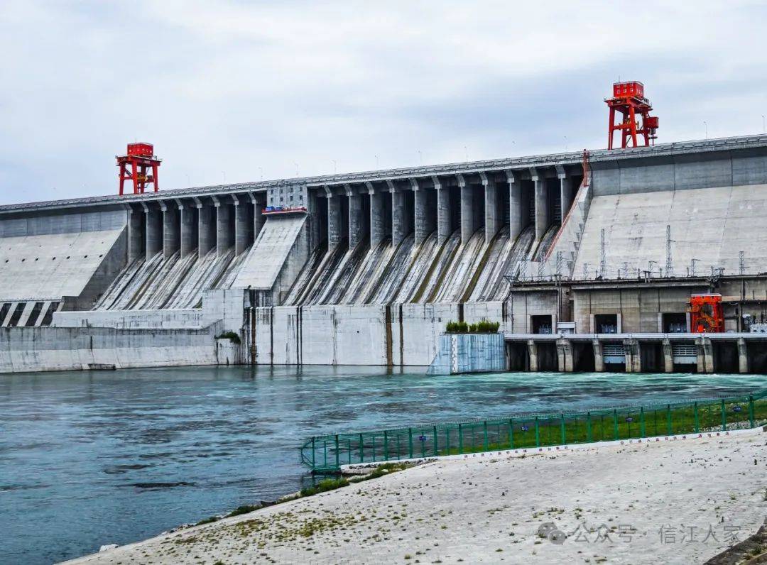 新路水库鱼鳞坝